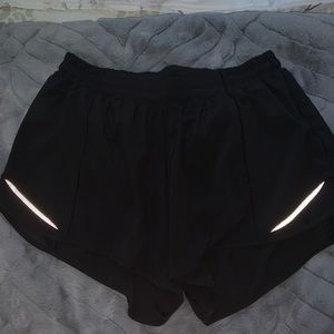 black size 8 tall Lululemon hotty hot shorts